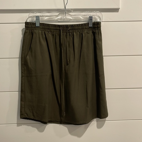 Olive green high waisted skirt - Picture 2 of 3